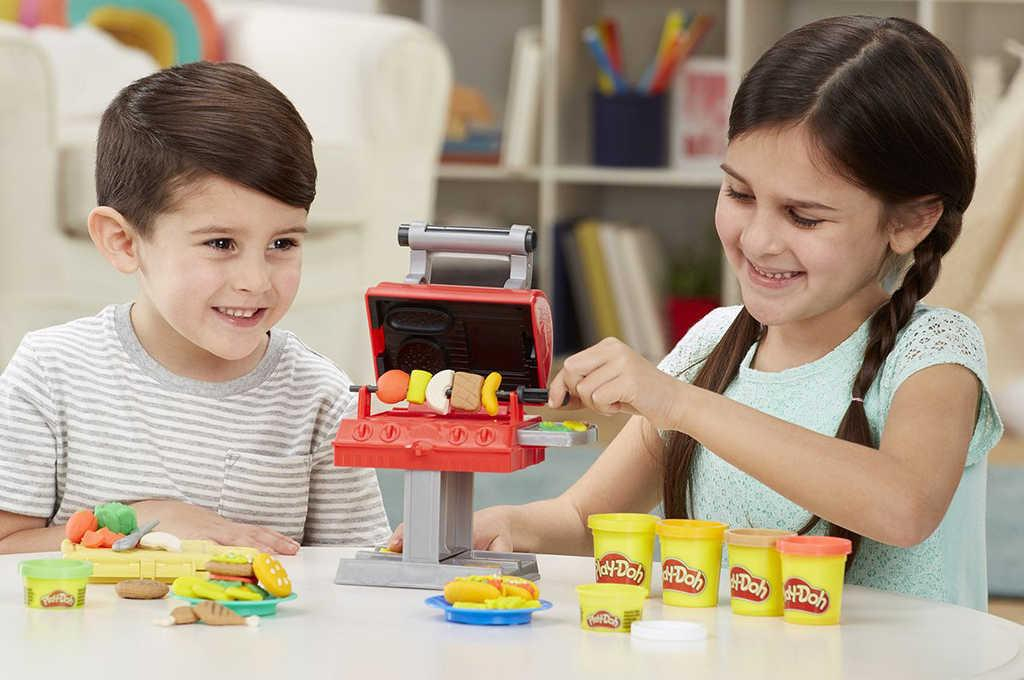 ds28079076_hasbro_play_doh_barbecue_gril_kreativni_set_modelina_s_doplnky_2